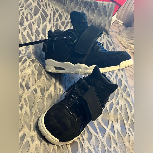 Gently Used Size 10.5 Air Trainer Cruz Black Suede - Picture 2 of 3